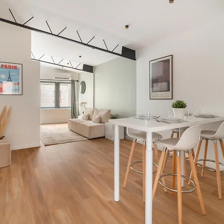 Apartment Stunning New In