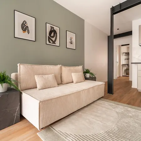 Charming New In Apartment *