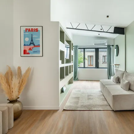 Charming New In Apartment *