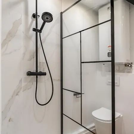 Charming New In Apartment *