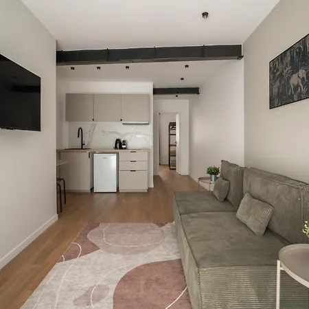 Charming New In Apartment *